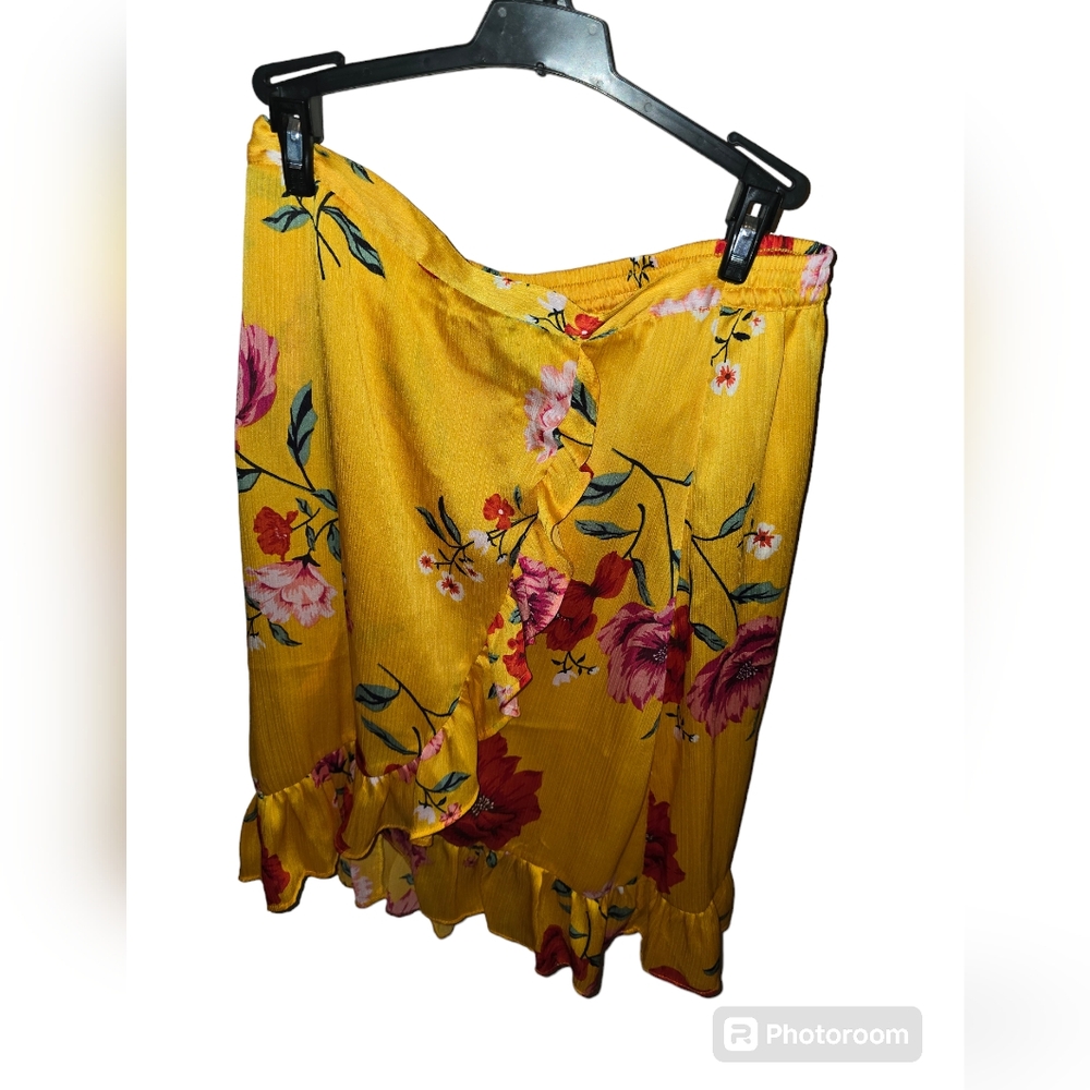 Old Navy size Medium floral skirt